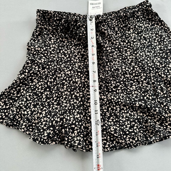 🎉5 for $45🎉 New Kirious shorts size M - Picture 5 of 10